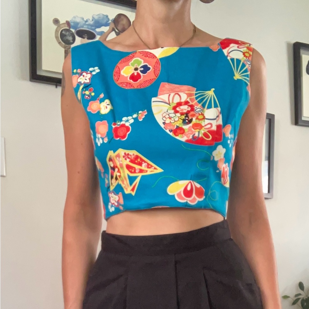 Trashy Diva Structured Crop Top – Vibrant Print – Size 8